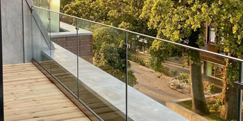 Glazen balustrade